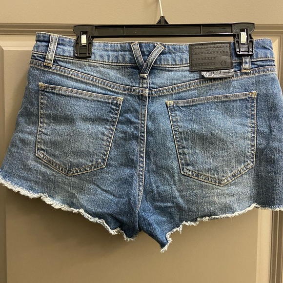 Volcom Shorts - Picture 3 of 5